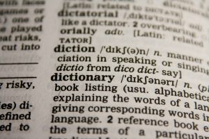 biasakan membaca kamus